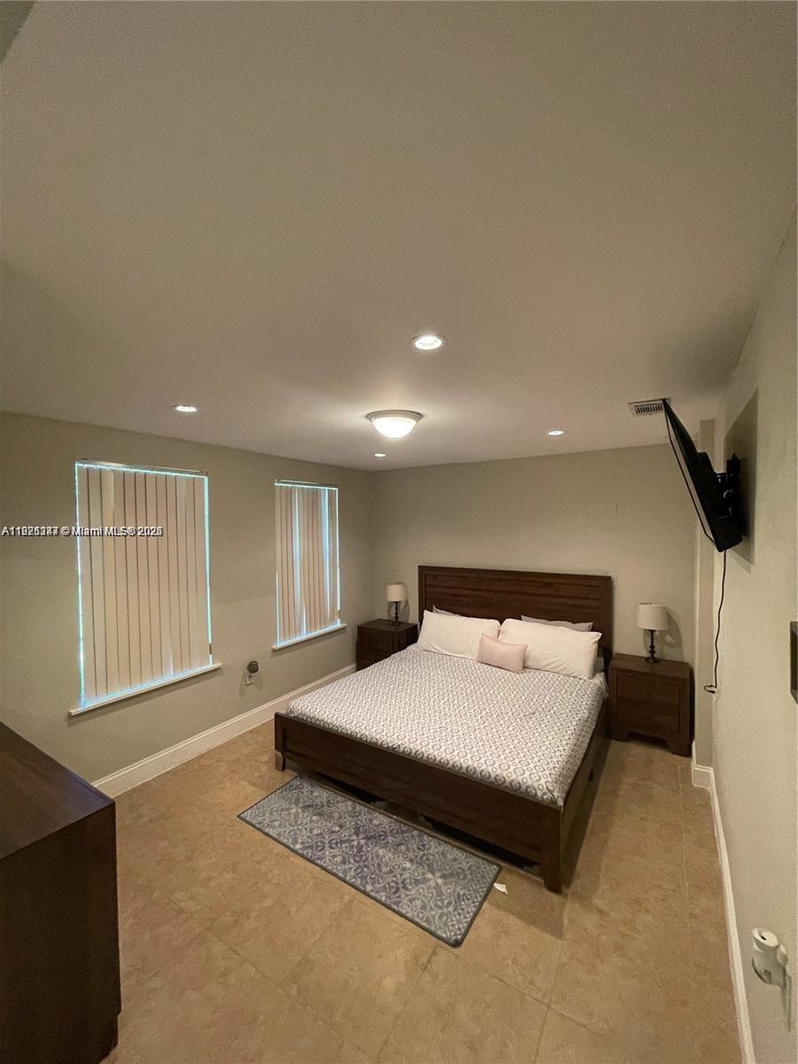 SUNSET TRAILS NO 5 - Residential Lease