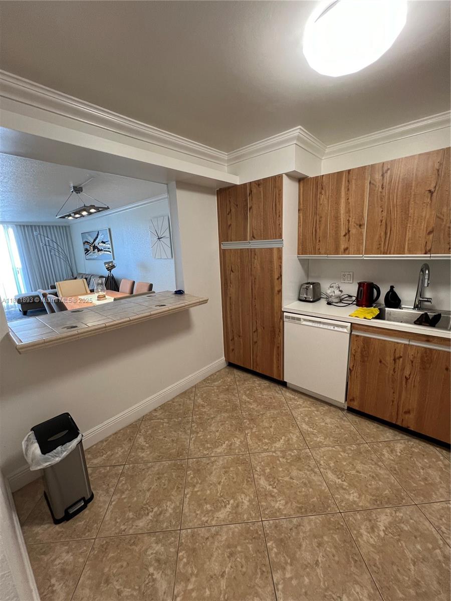 2301 S Ocean Dr 506