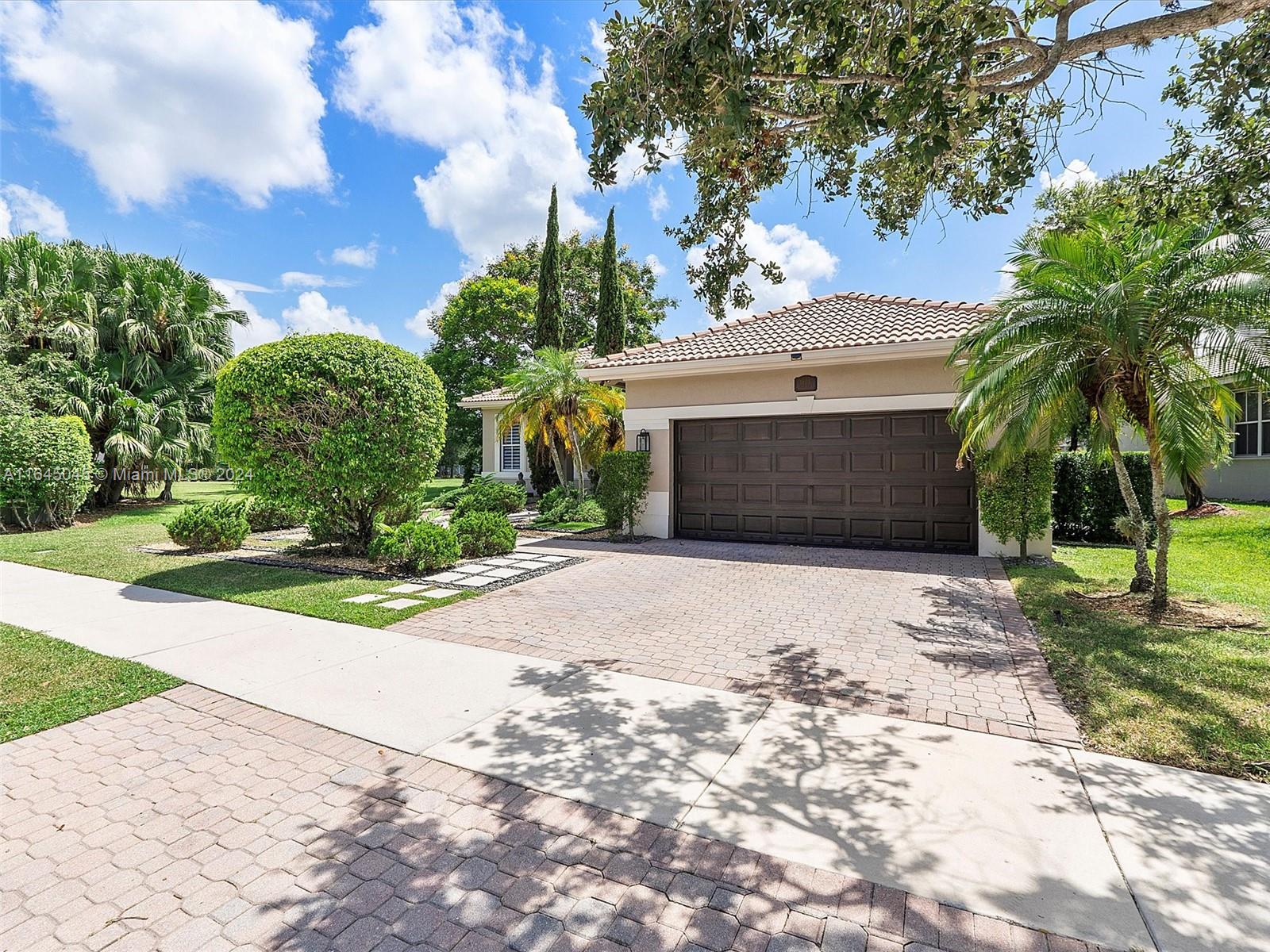 This stunning residence has spacious living areas, including a formal living and dining room and a generously sized family room. The home features one of the largest kitchens in Savanna, complete with a breakfast bar and cozy breakfast nook. Elegant details like crown molding, chair rail accents, and extra-wide baseboards enhance the charm of the bedrooms. The flooring is a stylish blend of neutral tile in the living areas and wood laminate in the bedrooms. Outside, you'll find lush landscaping in both the front and back yards, with ample room for a pool. Plus, the property is conveniently adjacent to a huge park, perfect for outdoor activities.
This home is a true gem, combining comfort, style, and a fantastic location!