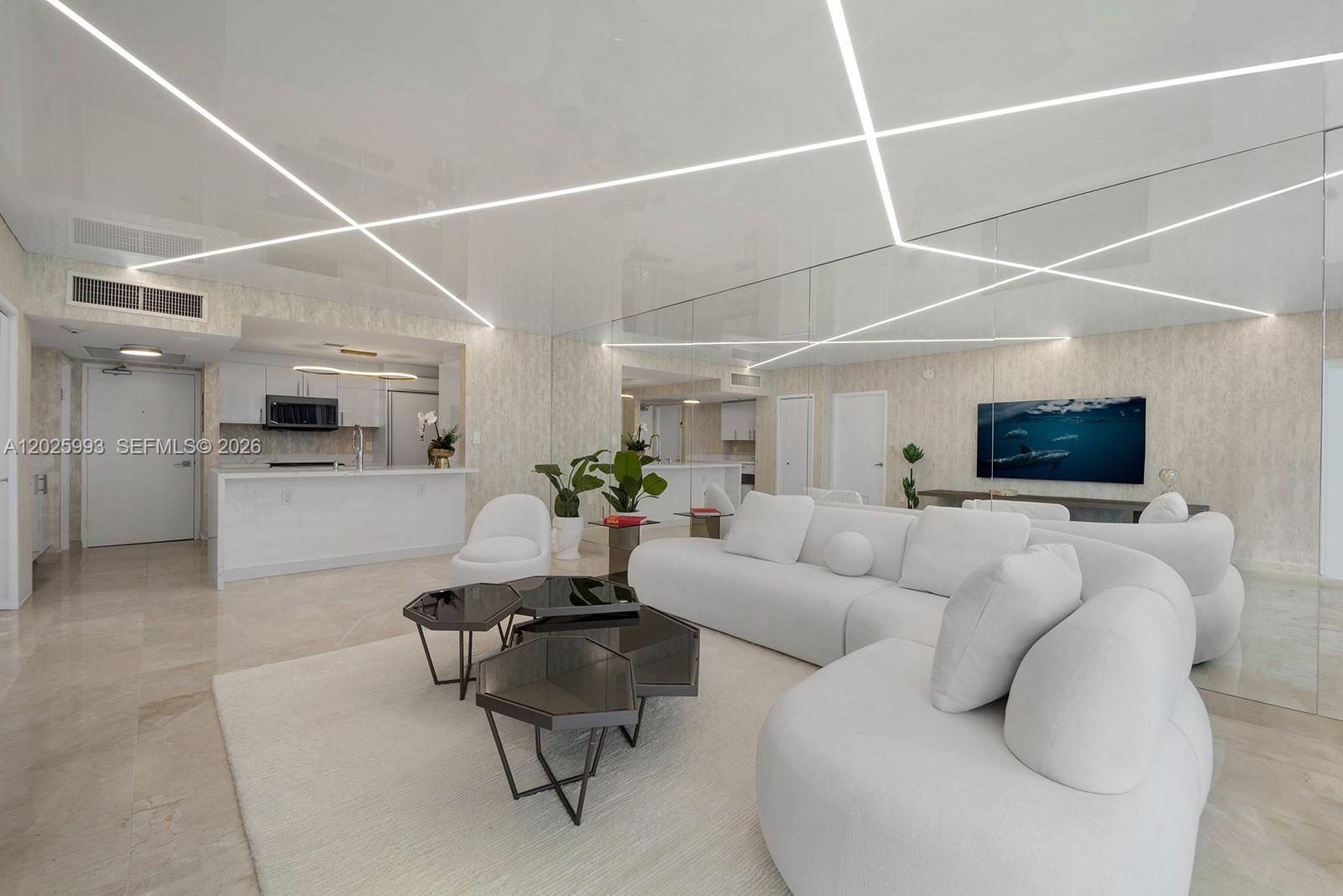 10275 Collins Ave 507