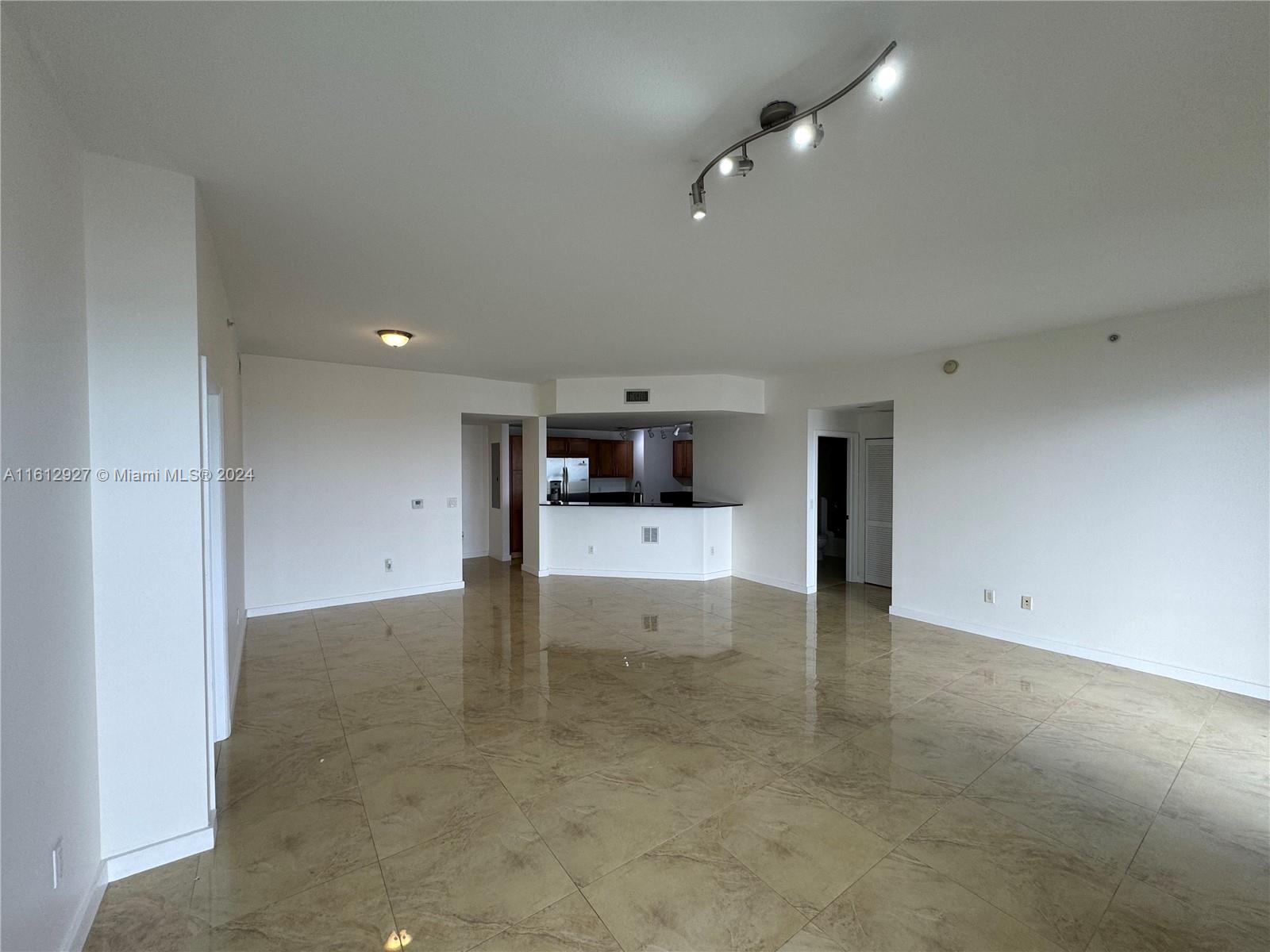 COLONNADE AT DADELAND SE - Residential Lease