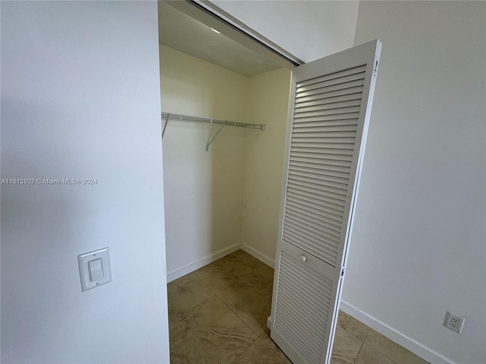 COLONNADE AT DADELAND SE - Residential Lease