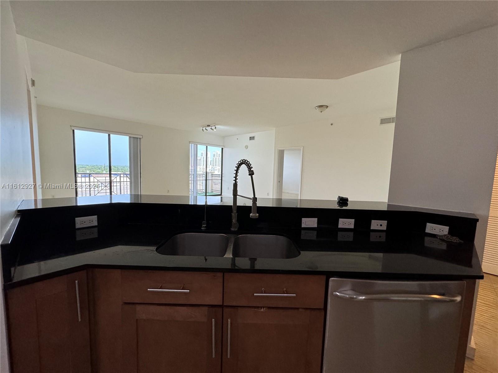 COLONNADE AT DADELAND SE - Residential Lease