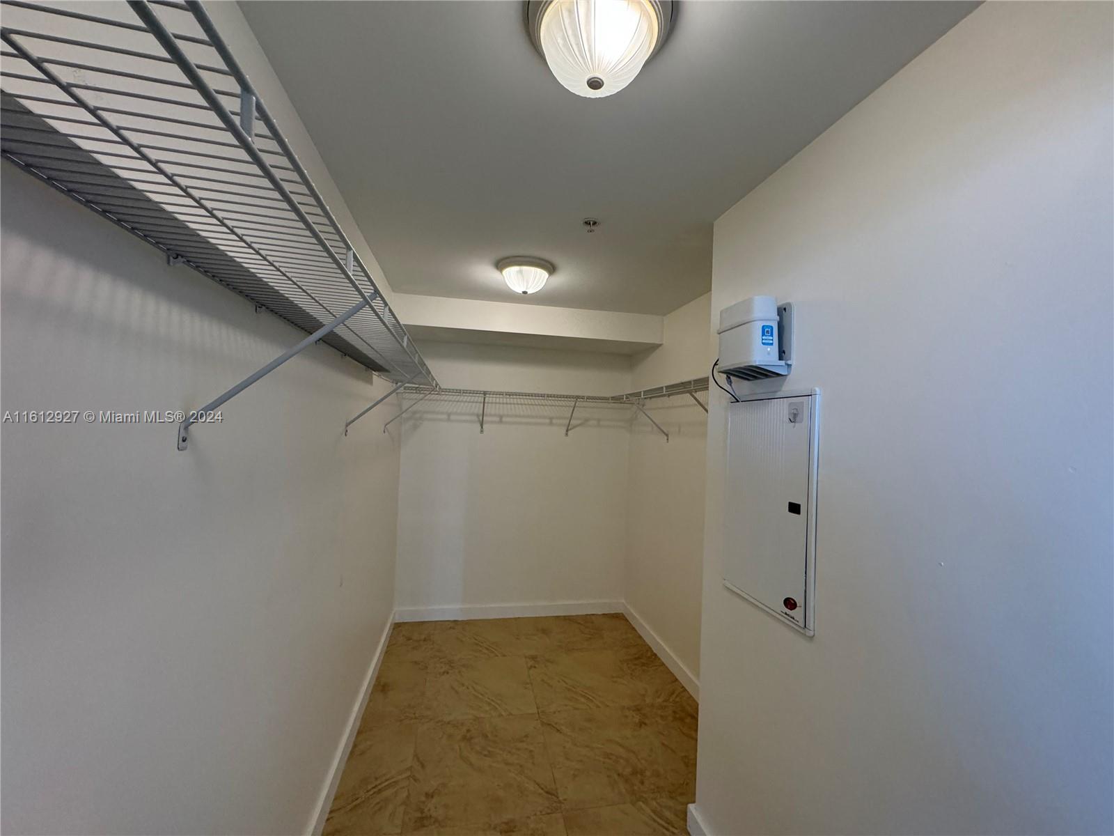 COLONNADE AT DADELAND SE - Residential Lease