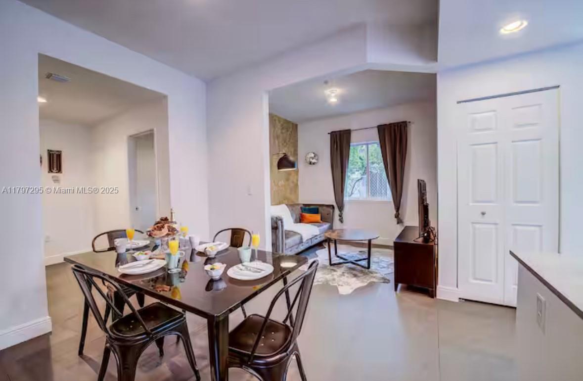 346 NW 35th St 1