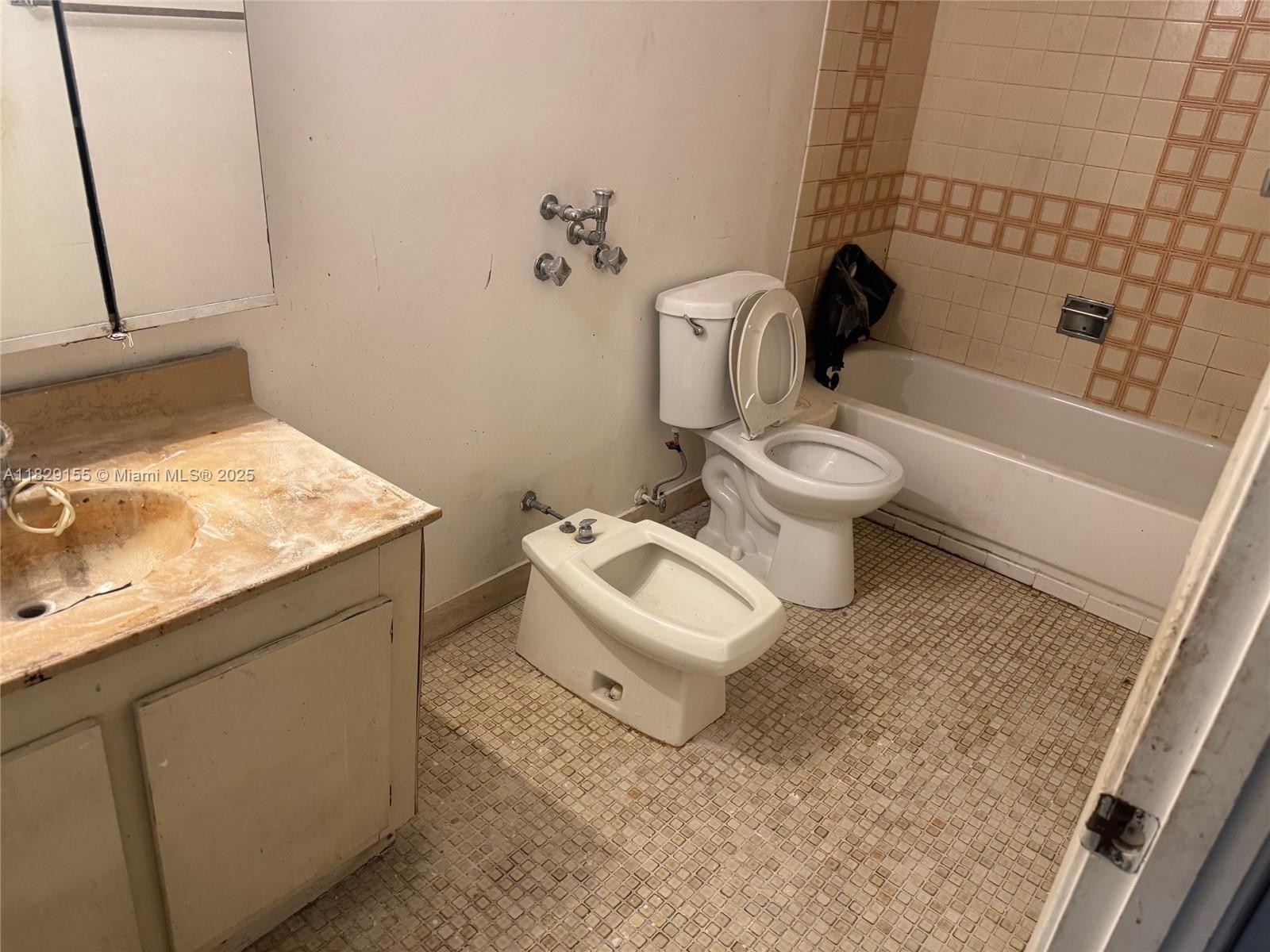 OLYMPUS CONDO PHASE - Residential