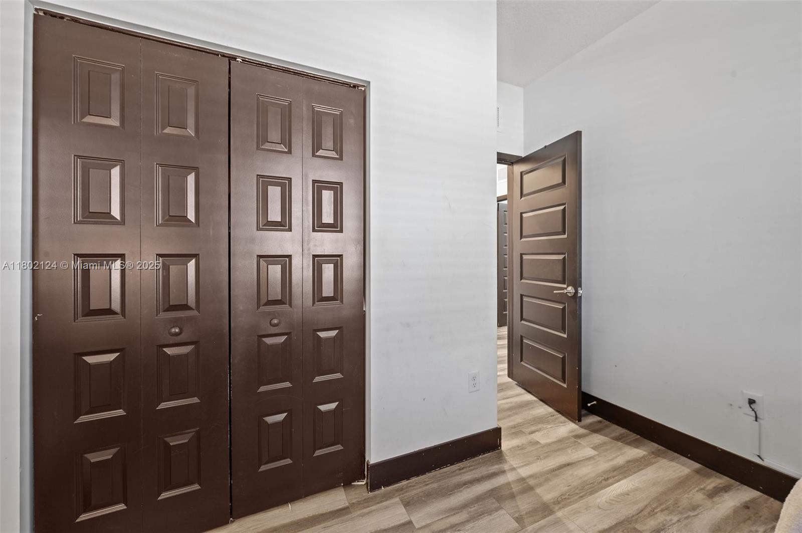 DUNNWOODY LAKE - Residential