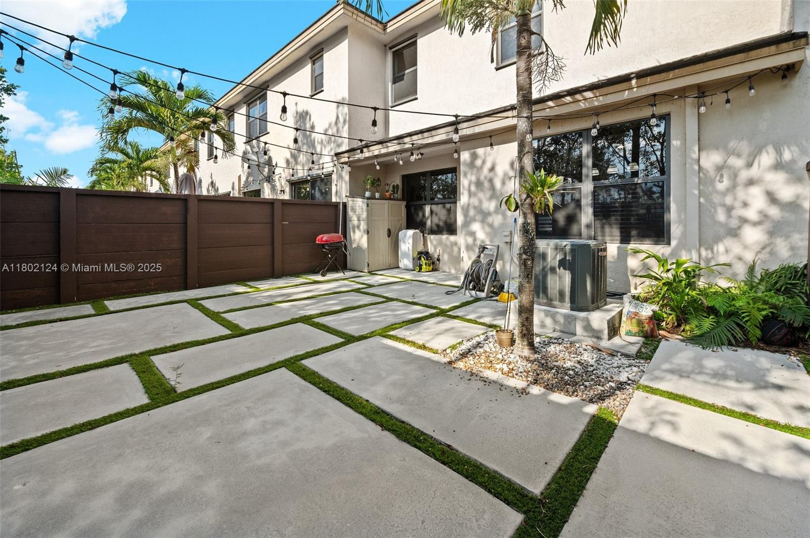 DUNNWOODY LAKE - Residential