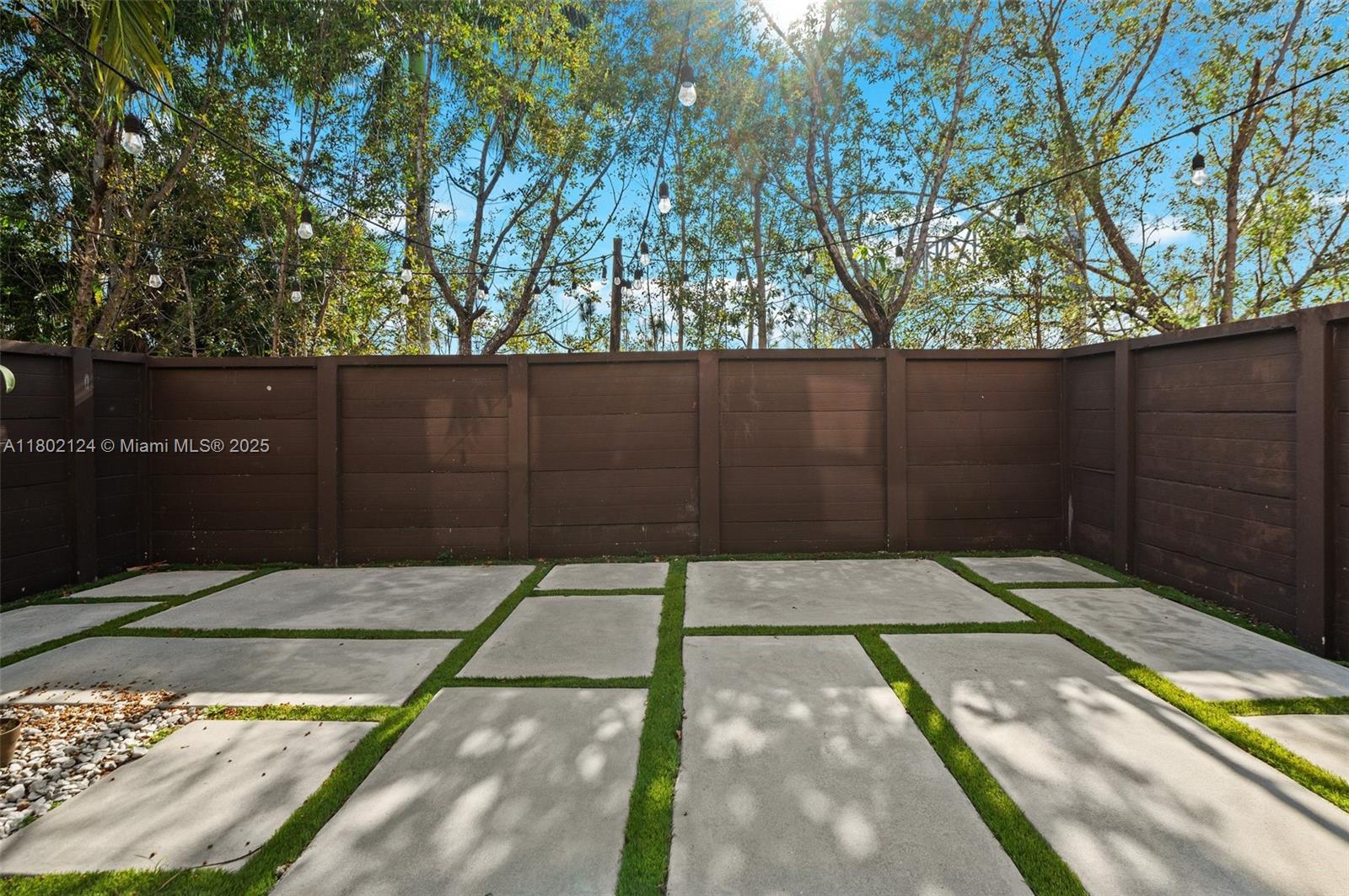 DUNNWOODY LAKE - Residential