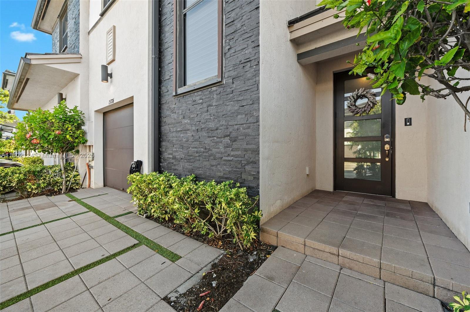 DUNNWOODY LAKE - Residential