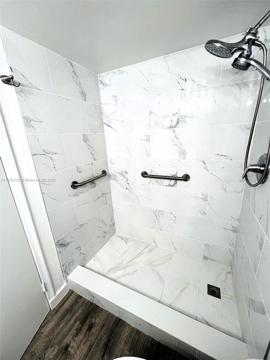 ADMIRAL TOWERS CONDO - Residential