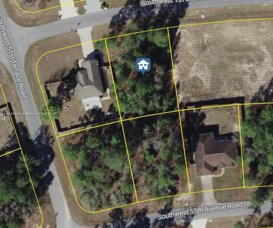 Build your dream home in the growing Marion Oaks community! This spacious, high & dry lot is ideal for a large single-family home with room for a pool, RV, or workshop. No HOA. Utilities nearby. Quiet area with a mix of new builds and established homes. Easy access to I-75, schools, shopping, and medical facilities. Enjoy nearby parks, golf, and nature trails—perfect for outdoor lovers. Great for primary living or long-term investment. All info provided by seller; buyer to verify.