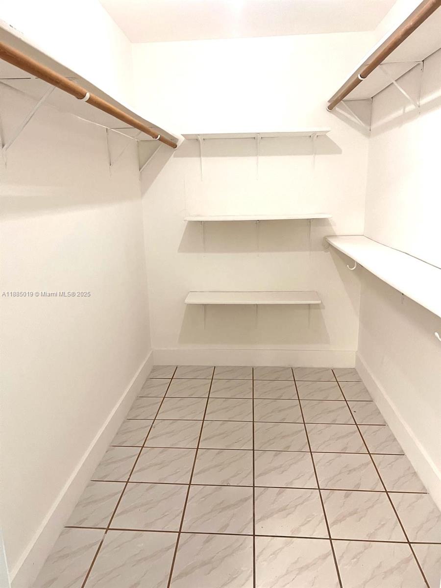 PALM SPRINGS ESTS 11TH AD - Residential Lease