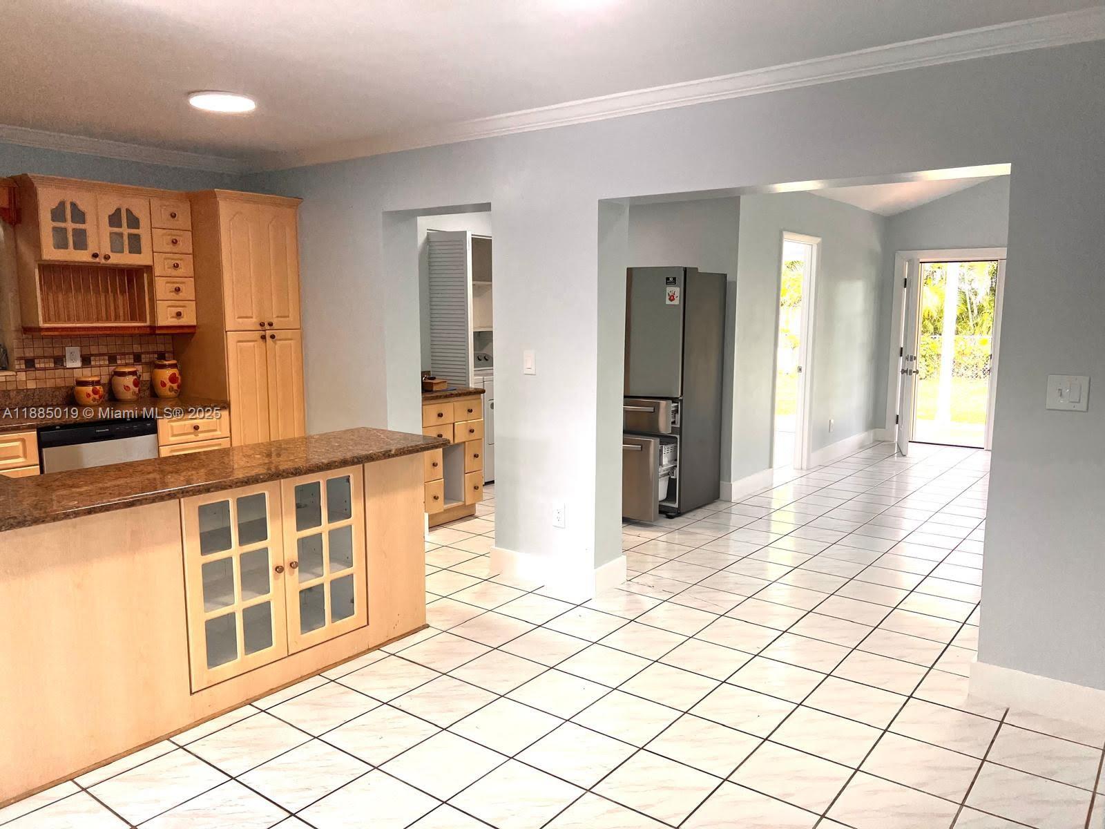 PALM SPRINGS ESTS 11TH AD - Residential Lease