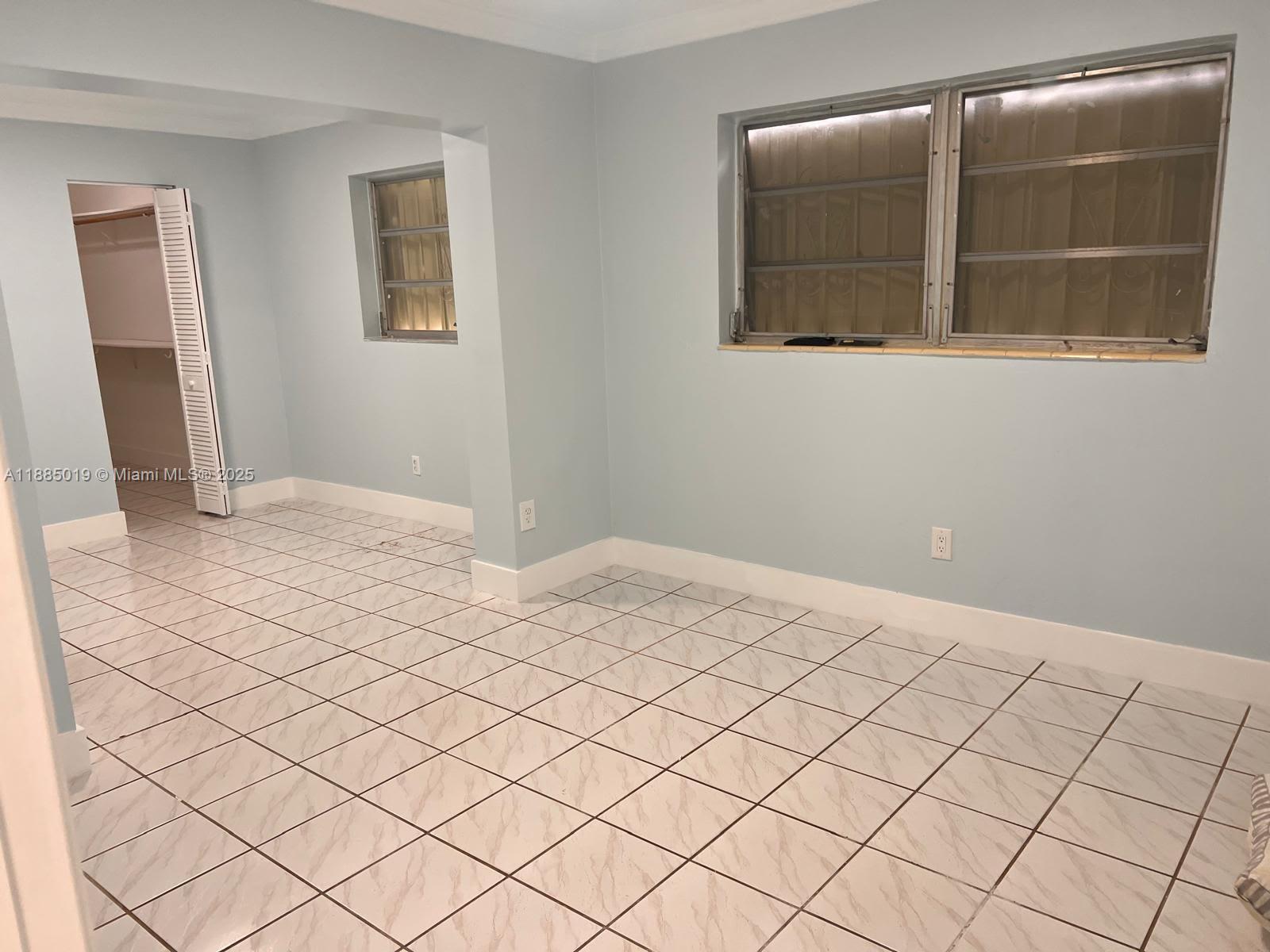 PALM SPRINGS ESTS 11TH AD - Residential Lease