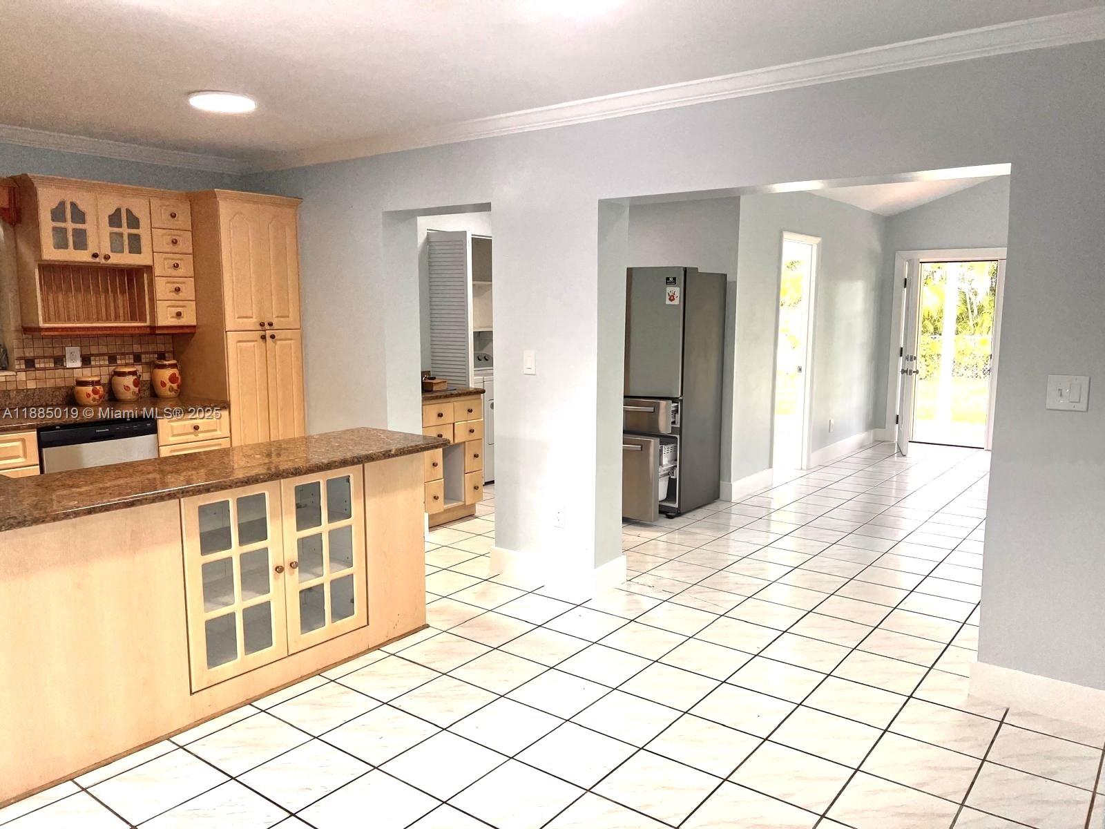 PALM SPRINGS ESTS 11TH AD - Residential Lease