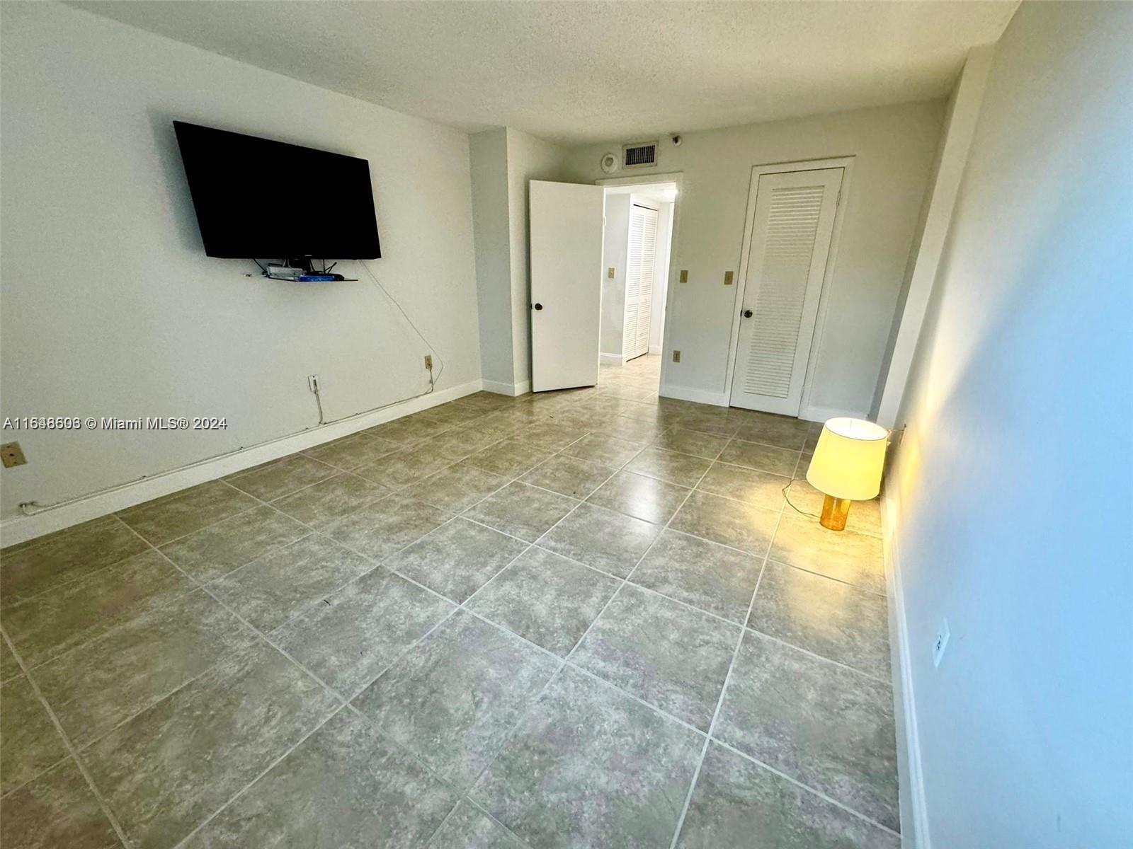 CHANTILLY CONDO - Residential