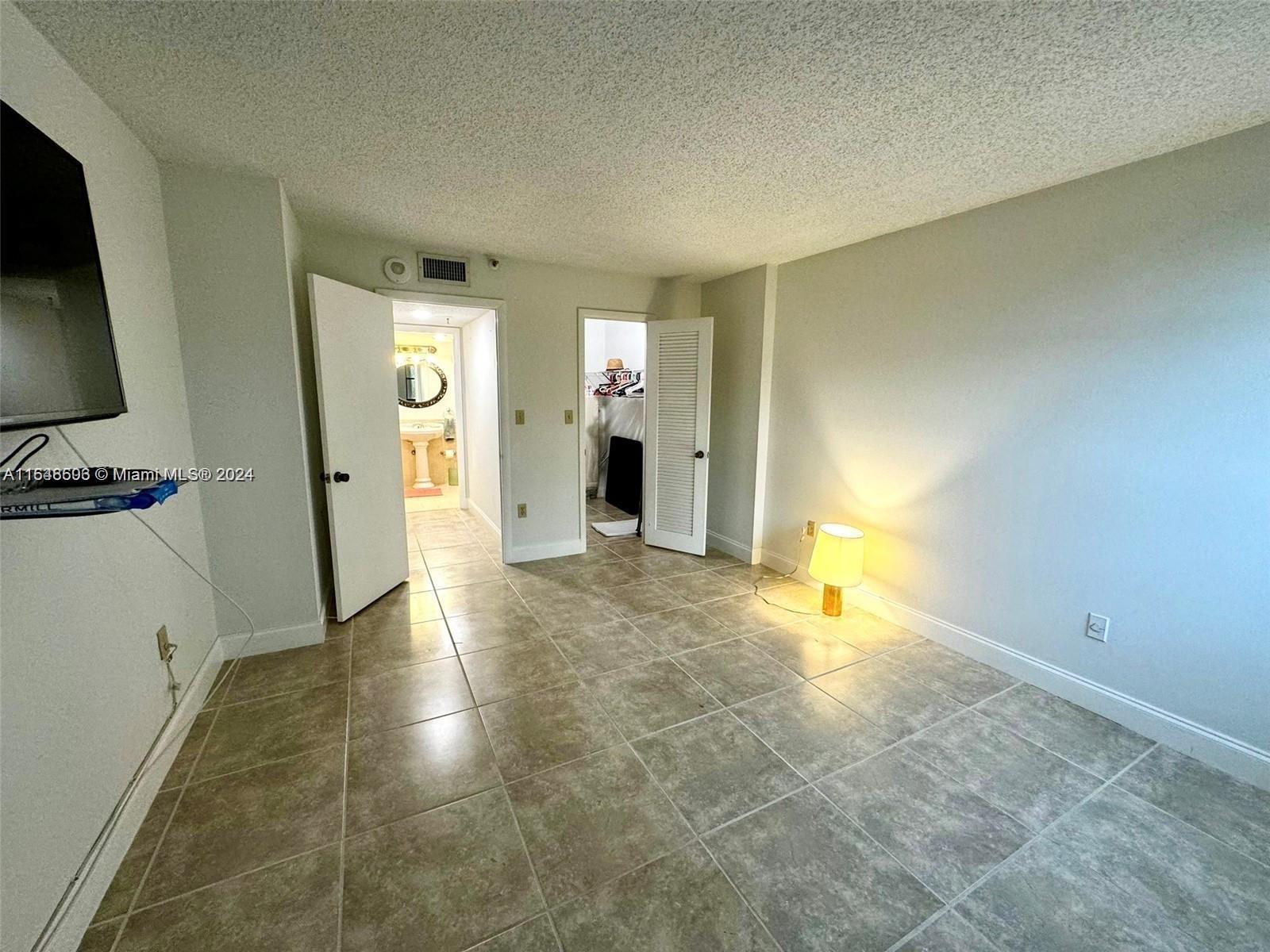CHANTILLY CONDO - Residential