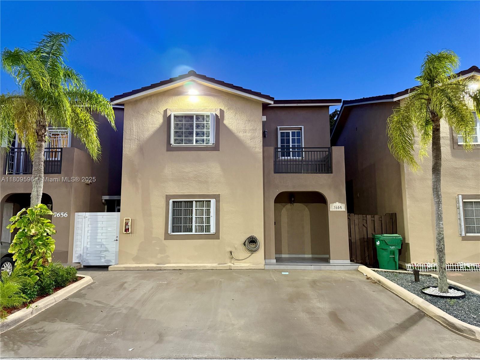7664 Nw 182nd Ter 105, Hialeah, Miami-Dade County, Florida - 3 Bedrooms  
2 Bathrooms - 