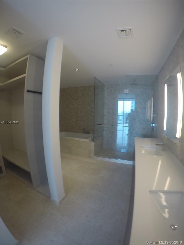 REACH BRICKELL CITY CENTR - Residential Lease