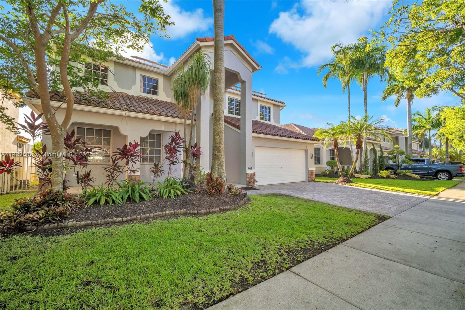 942 Lavender Cir, Weston, FL, 33327/$1,299,000 2 942 Lavender Cir