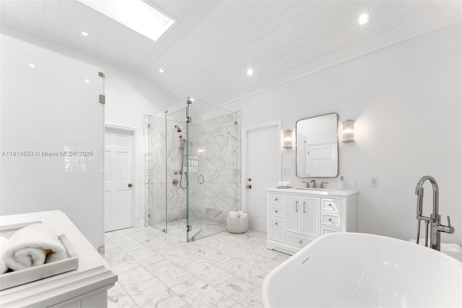 LA GORCE ISLAND - Residential