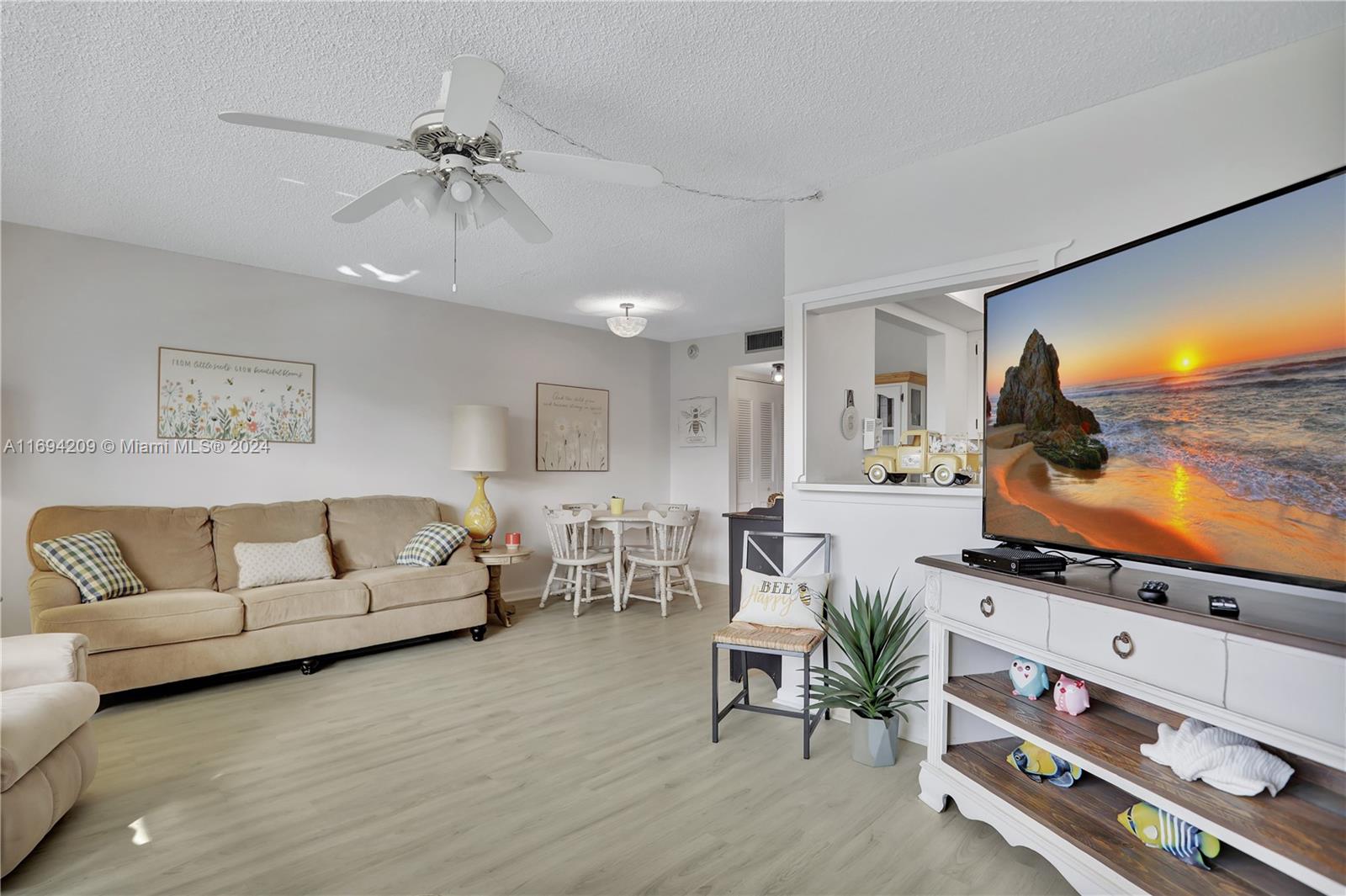 4107 E Cambridge  E 4107