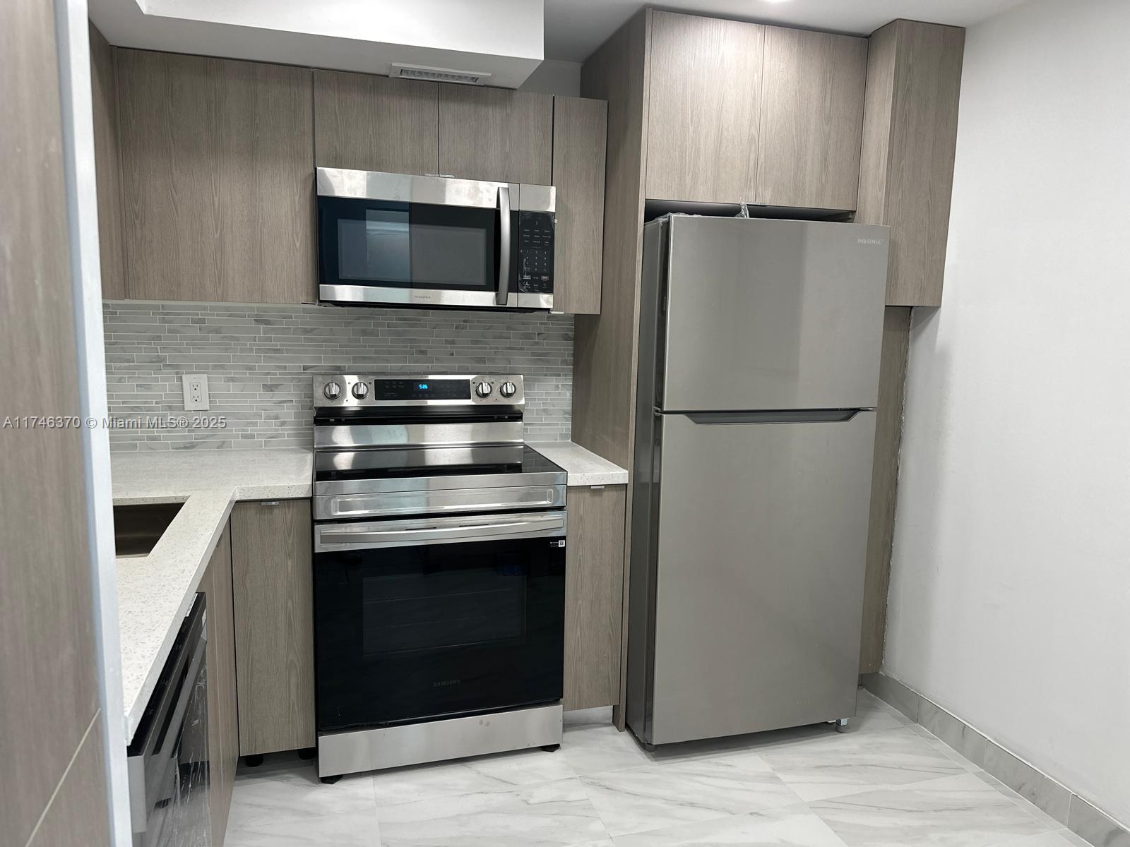 Rental Property at 2950 Ne 201st Ter E215, Aventura, Miami-Dade County, Florida - Bedrooms: 1 
Bathrooms: 2  - $1,800 MO.