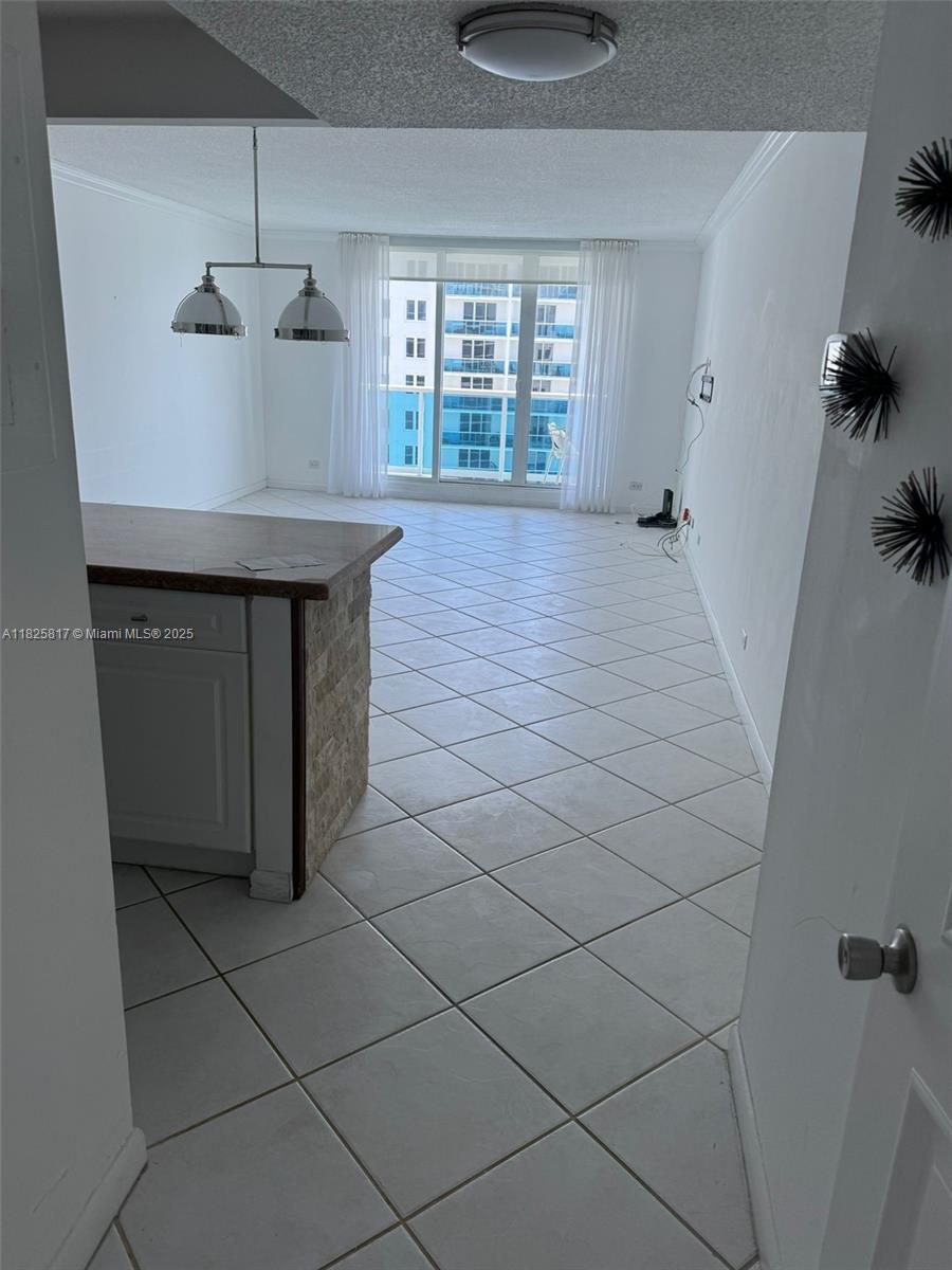2301 Collins Ave 1418