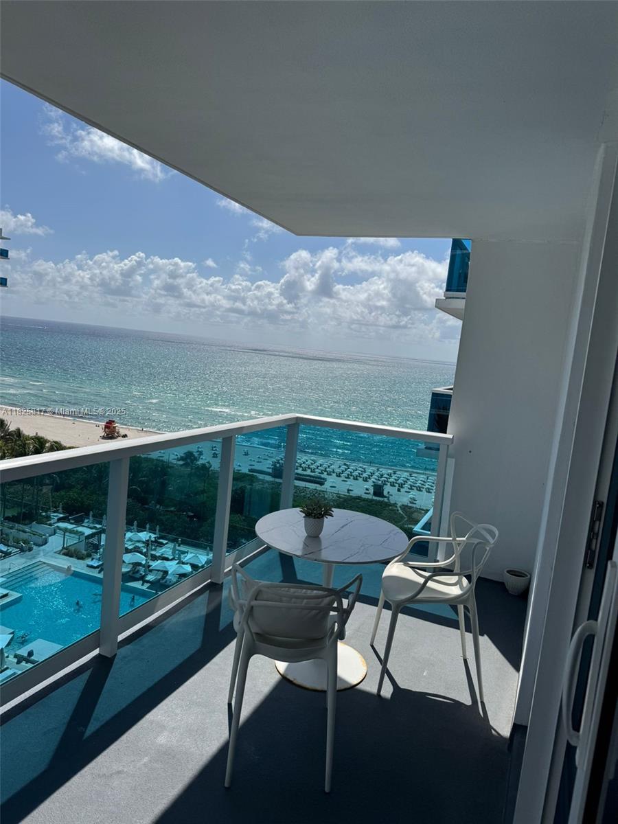 2301 Collins Ave 1418