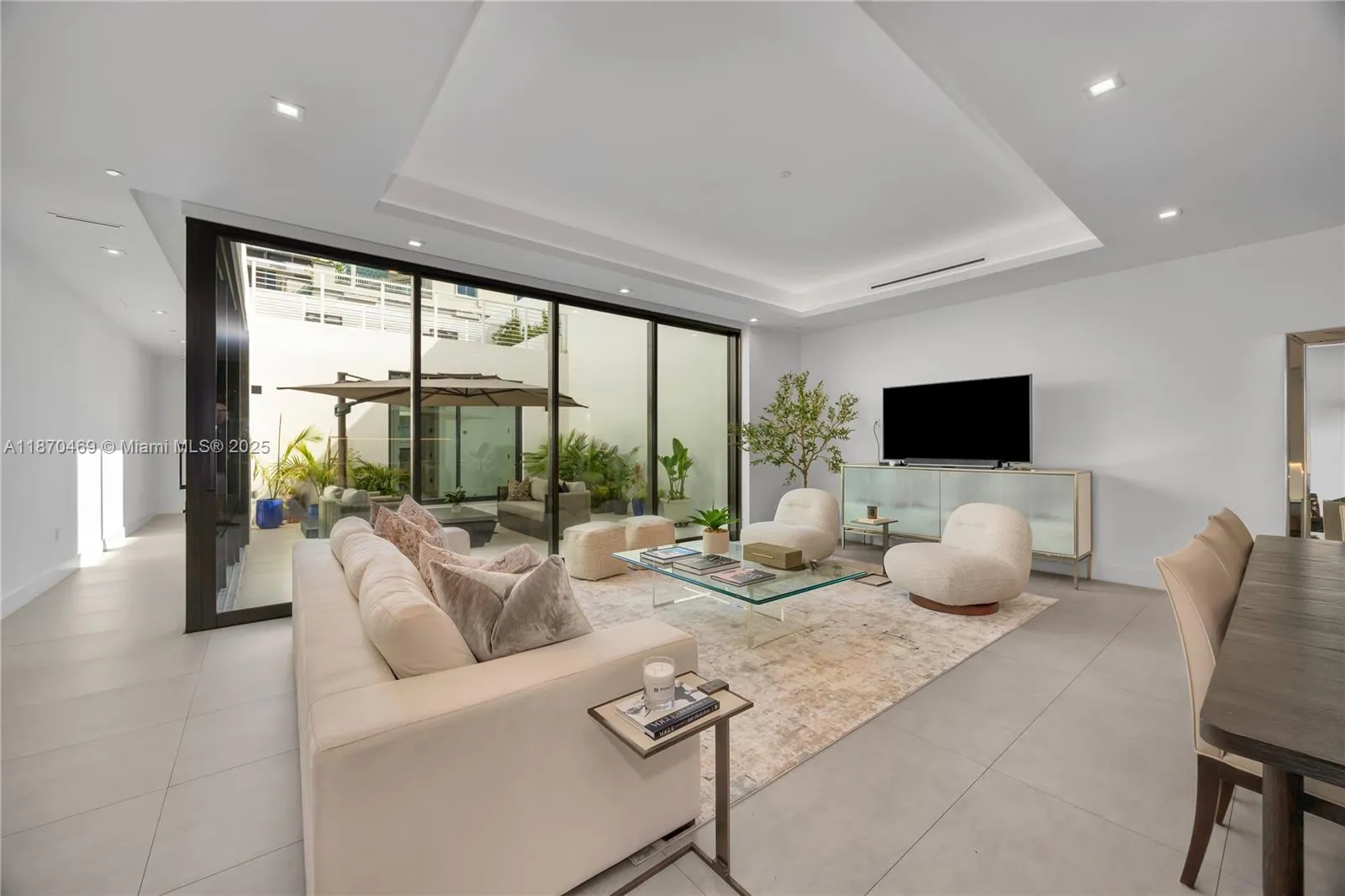 Coral Gables, Florida 33134, United States, 6 Bedrooms Bedrooms, ,6 BathroomsBathrooms,Residential,Active,202075