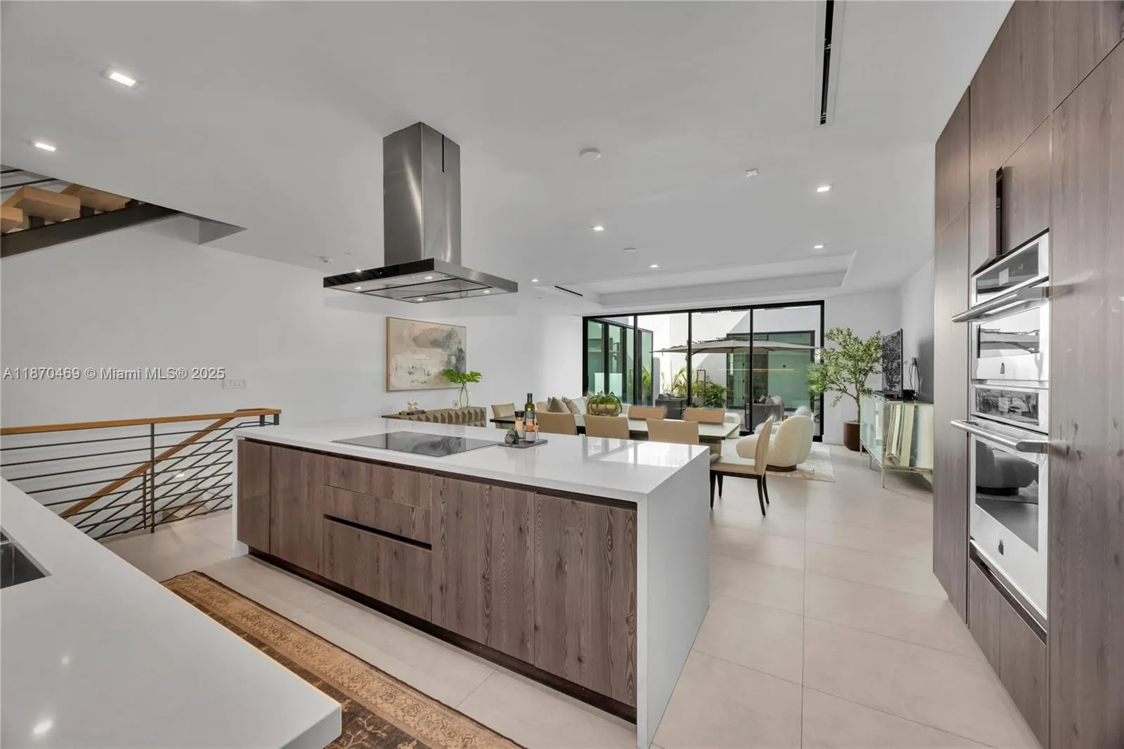 Coral Gables, Florida 33134, United States, 6 Bedrooms Bedrooms, ,6 BathroomsBathrooms,Residential,Active,202075