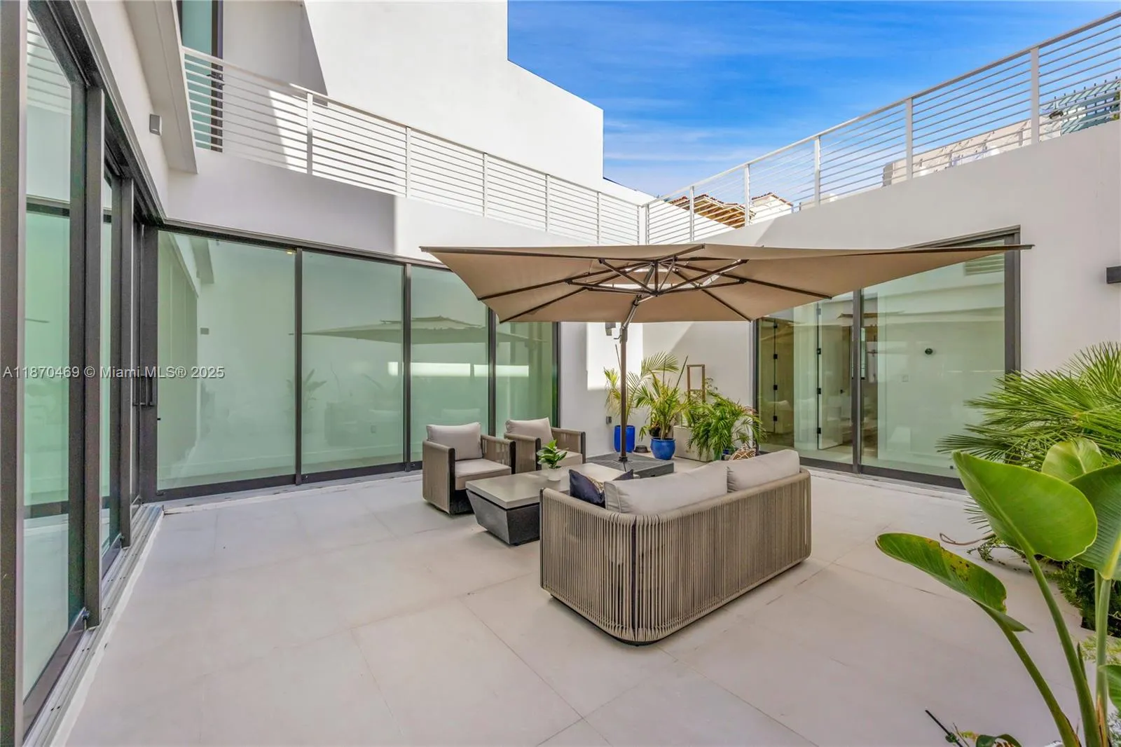 Coral Gables, Florida 33134, United States, 6 Bedrooms Bedrooms, ,6 BathroomsBathrooms,Residential,Active,202075