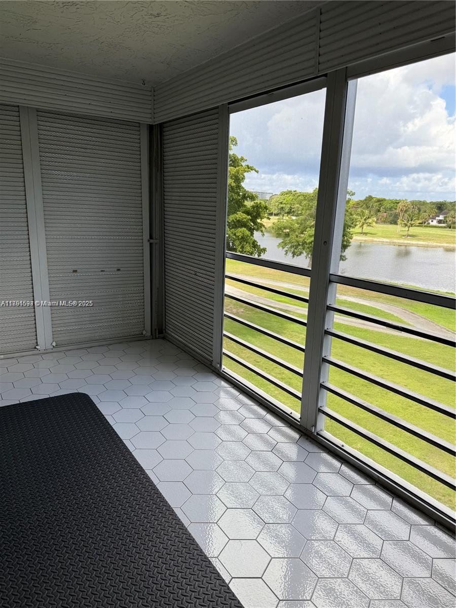 NO 92 PALM-AIRE COUNTRY C - Residential Lease