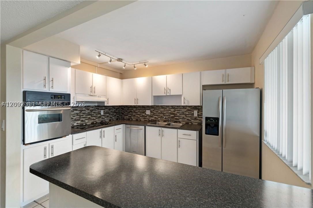 321 Lakeview Dr 204