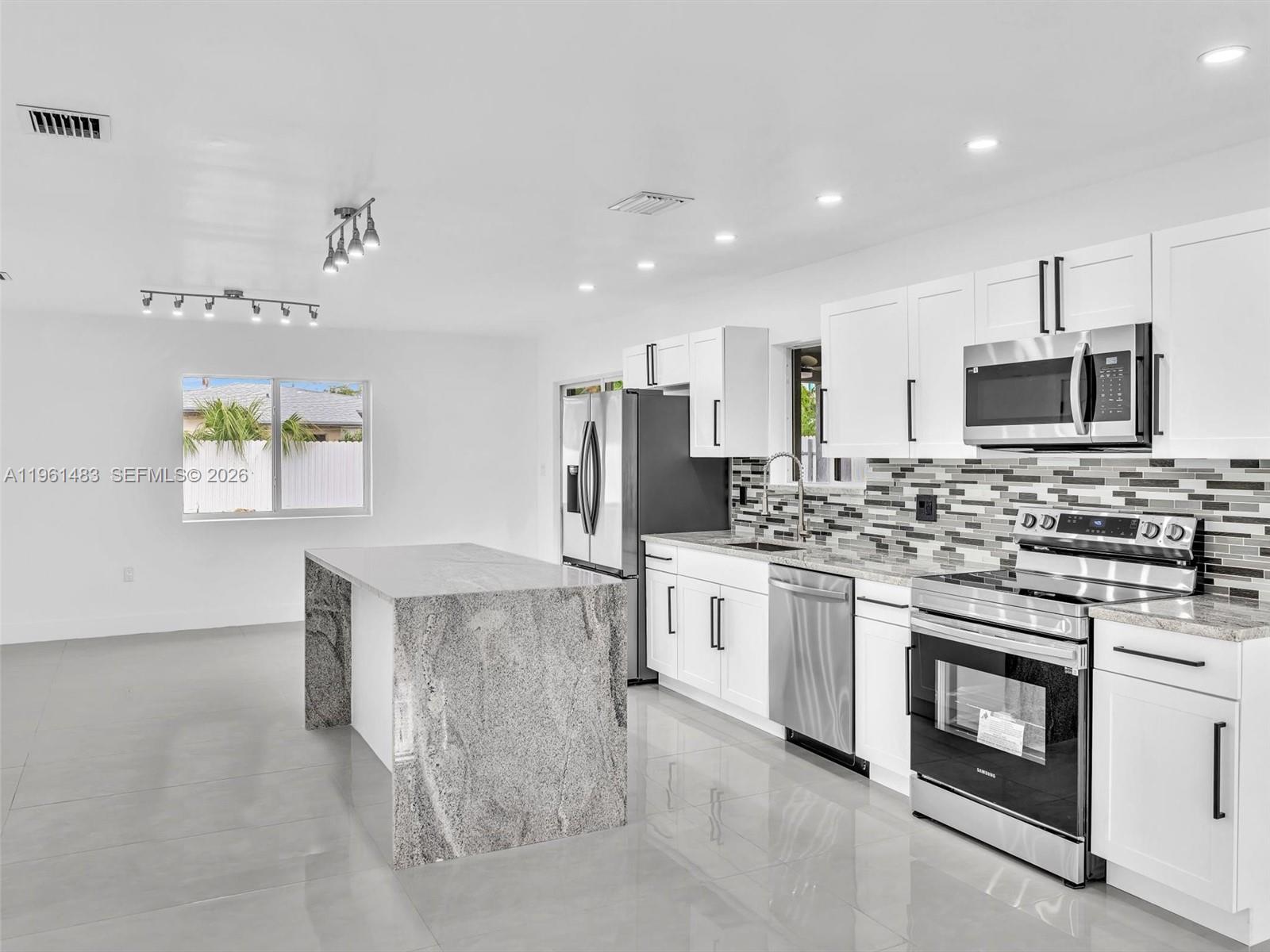 IRONS MANOR HIGH PINE ADD - Residential