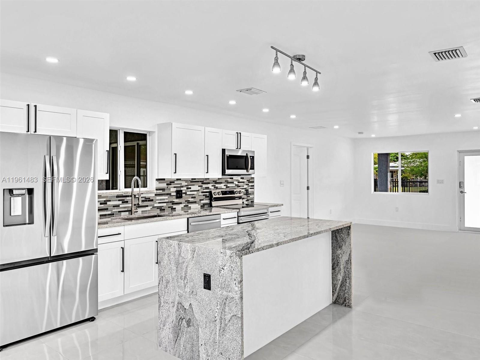 IRONS MANOR HIGH PINE ADD - Residential