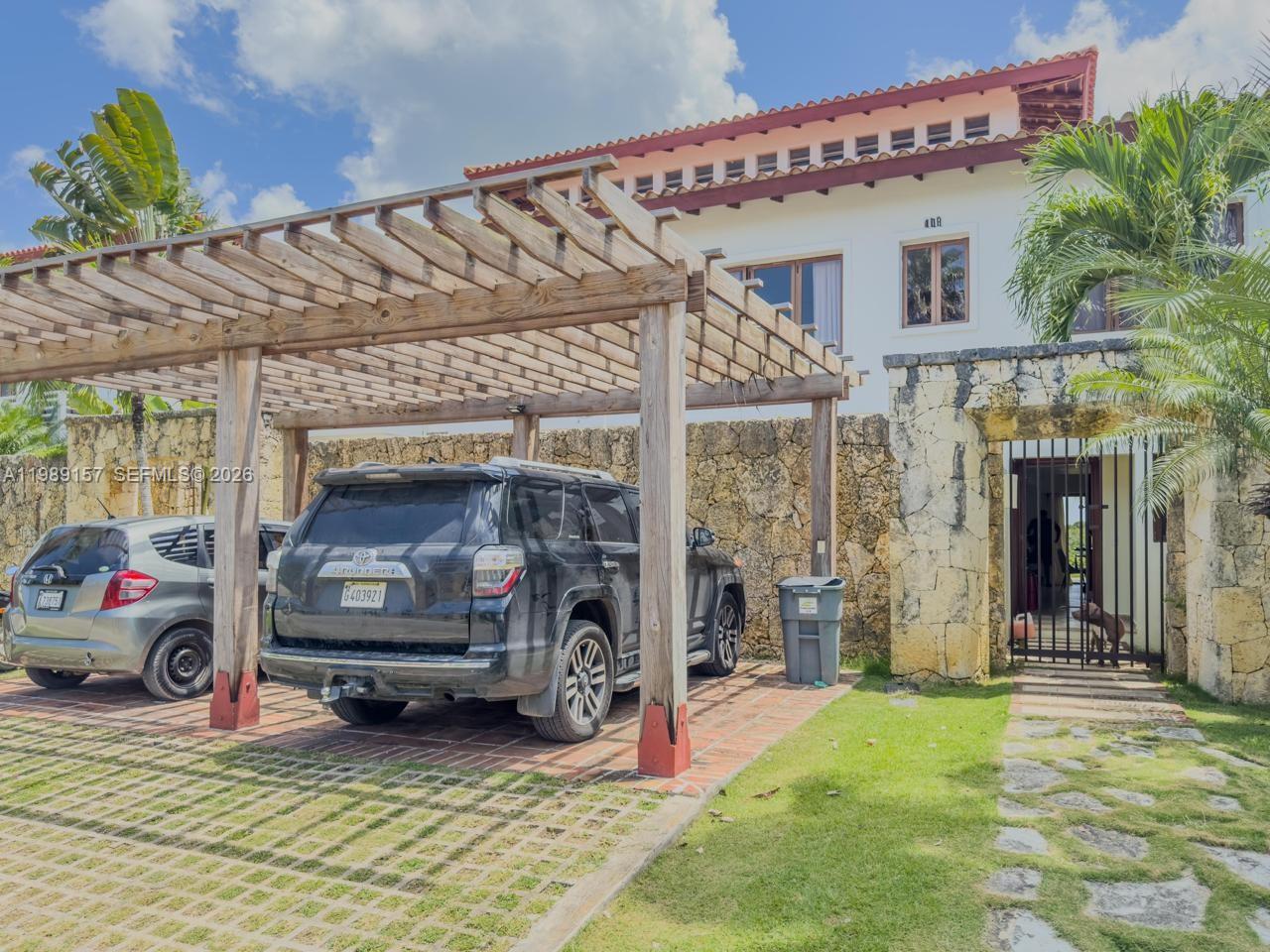 La Cañada Townhomes - Residential