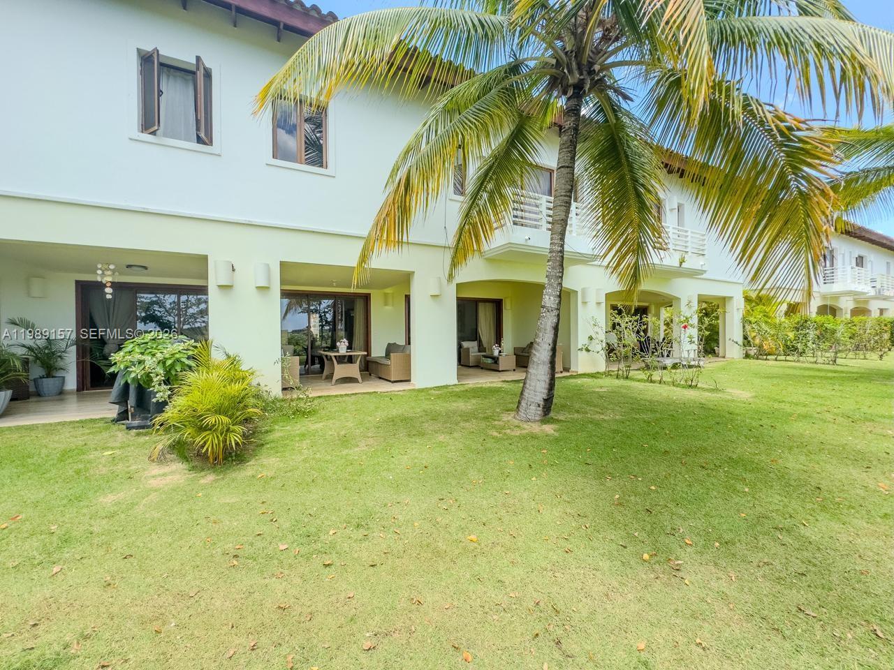 La Cañada Townhomes - Residential