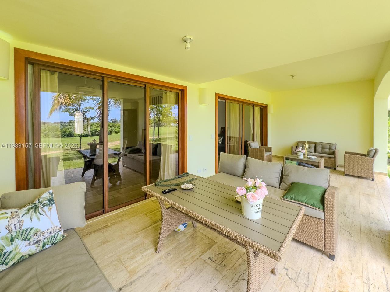 La Cañada Townhomes - Residential