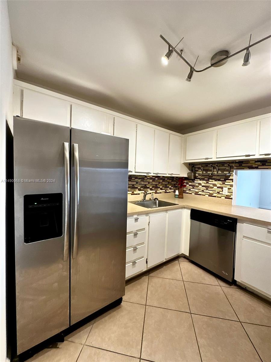 480 Executive Center Dr 5N
