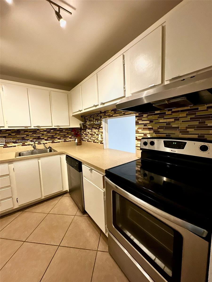 480 Executive Center Dr 5N