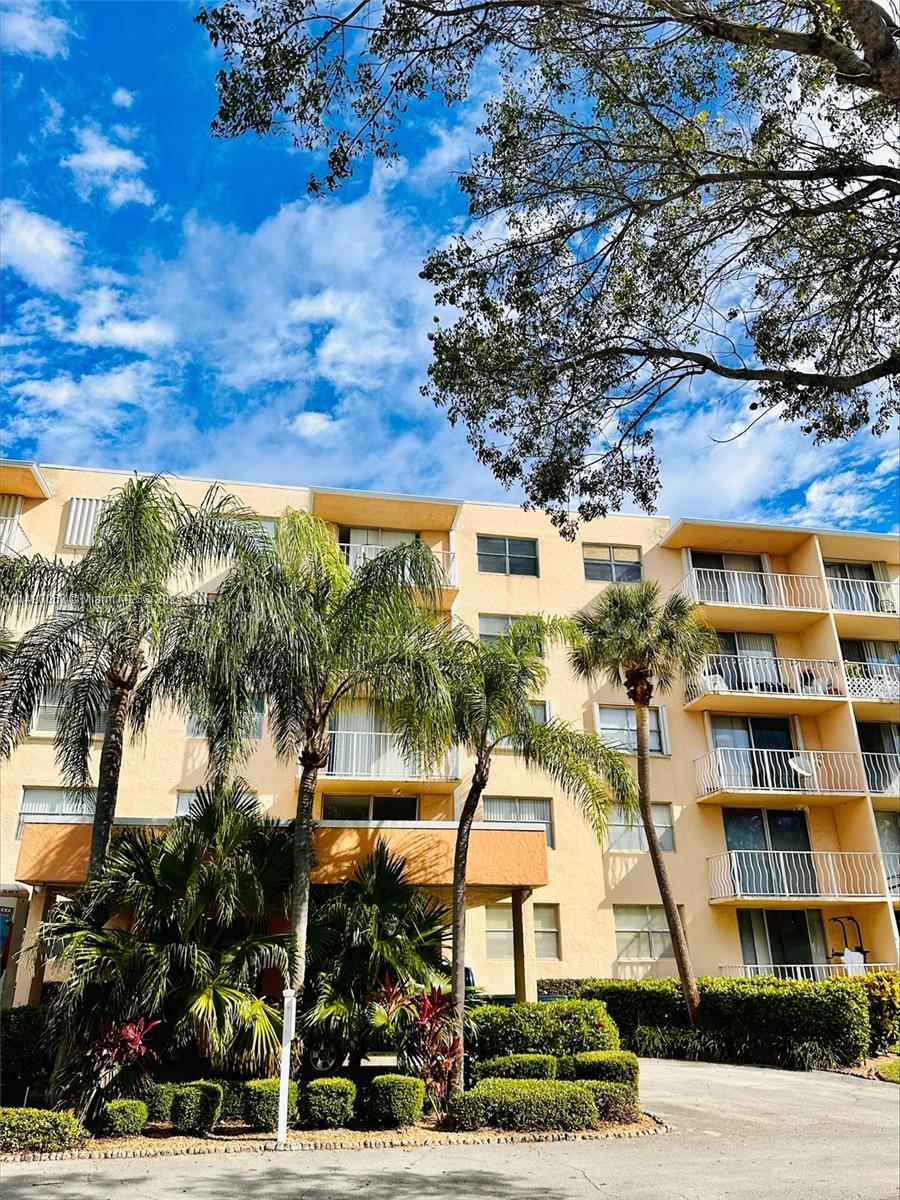 Property for Sale at 480 Executive Center Dr 5N, West Palm Beach, Palm Beach County, Florida - Bedrooms: 2 
Bathrooms: 2  - $210,000