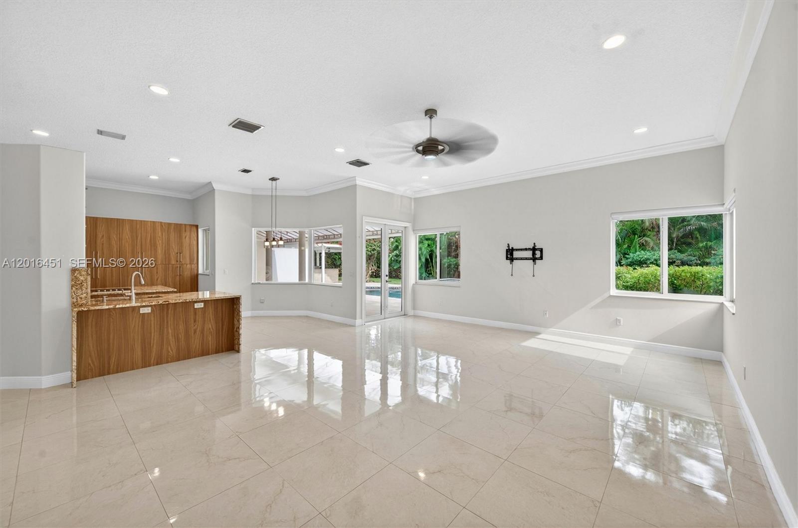 OAK RIDGE FALLS - Residential