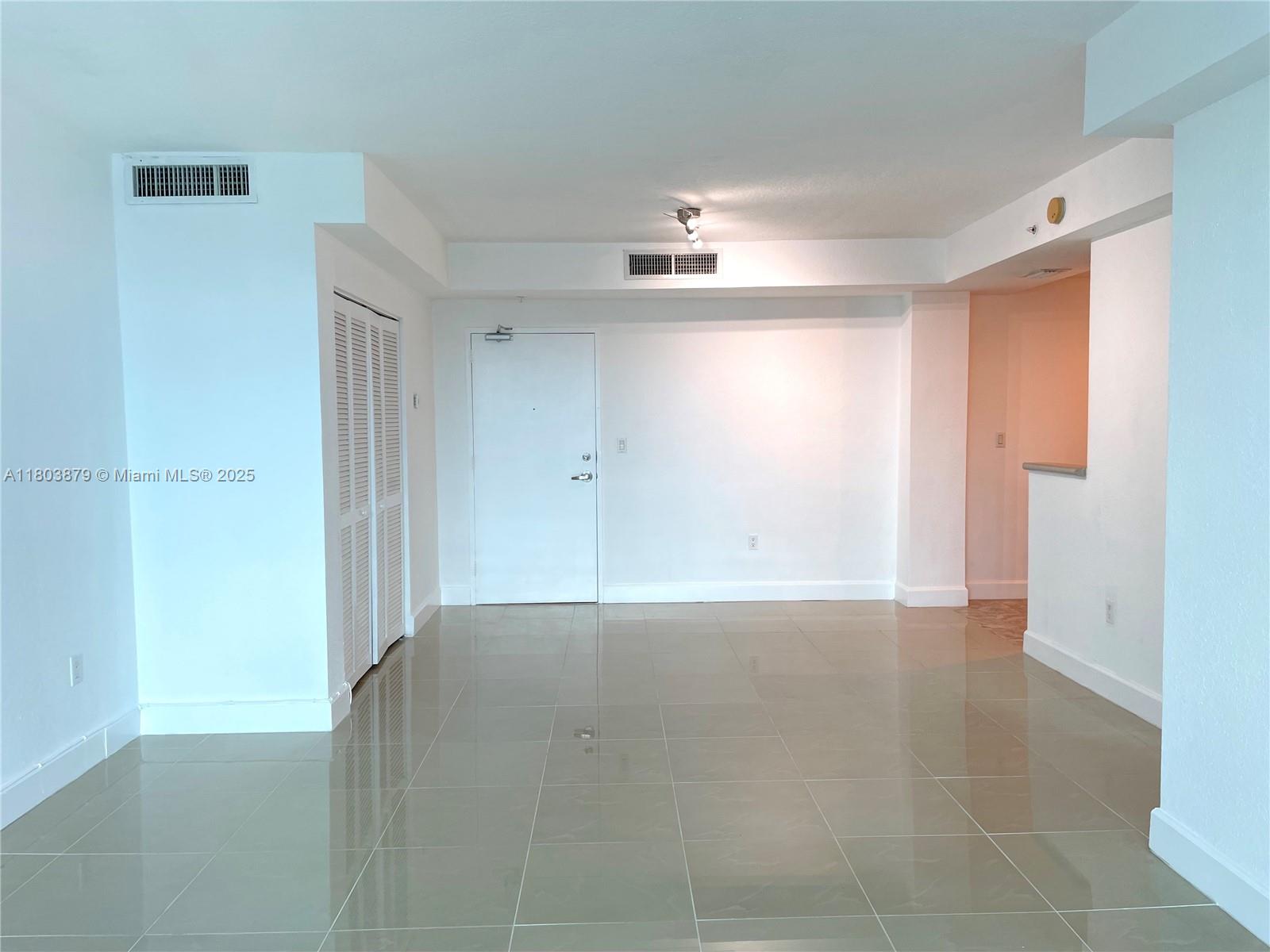 7501 E Treasure Dr 10C