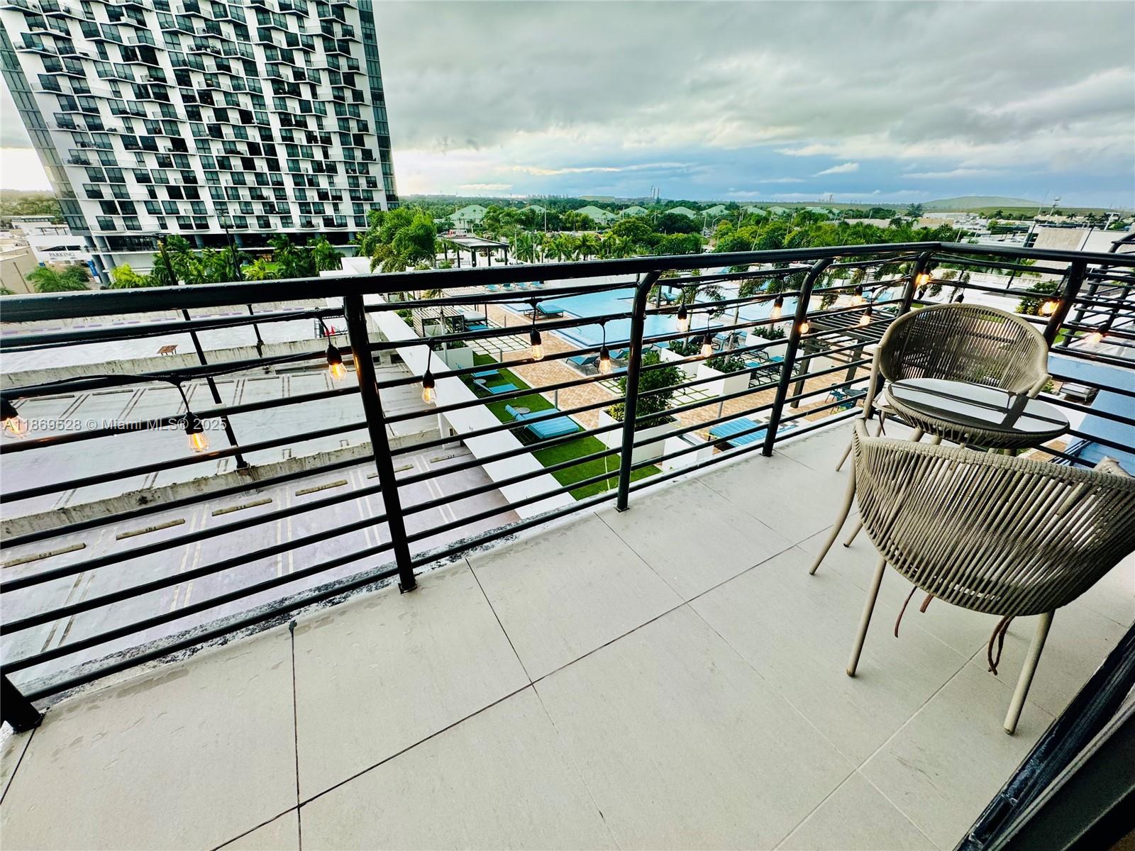 Location! Experience luxury and convenience in this fully furnished studio for rent in one of Doral’s. Available for both short-term and long-term stays, this modern studio features an open layout with stylish furnishings, a full bathroom, Washer/Dryer inside de unit. The building offers exceptional amenities, including a resort-style pool, gym, and shops within walking distance. One dedicated parking space is included for your convenience.