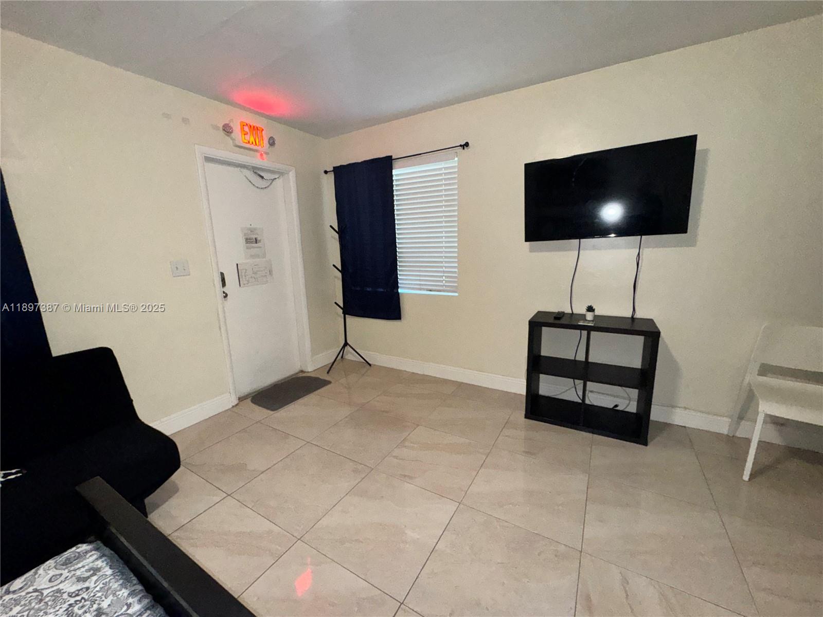HOLLYWOOD LITTLE RANCHES - Residential Lease