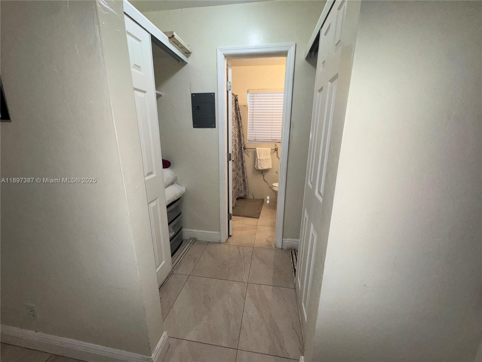 HOLLYWOOD LITTLE RANCHES - Residential Lease