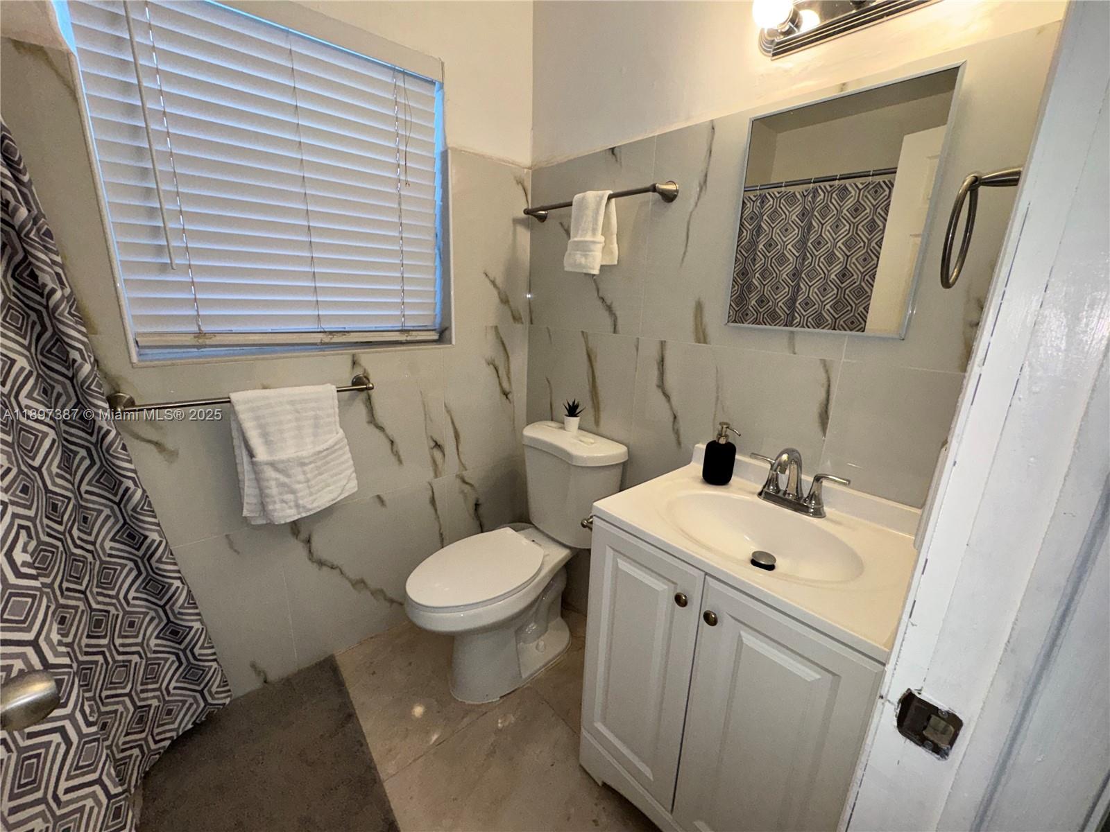 HOLLYWOOD LITTLE RANCHES - Residential Lease