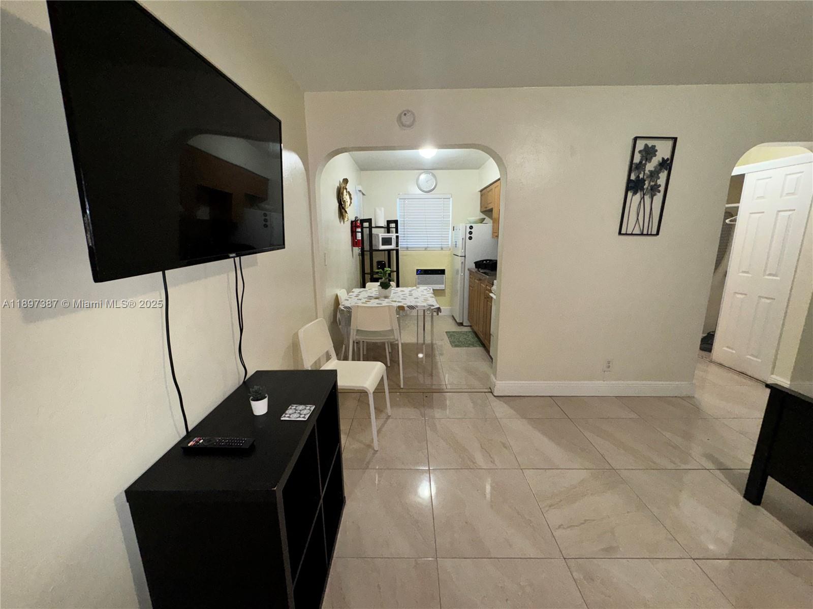 HOLLYWOOD LITTLE RANCHES - Residential Lease